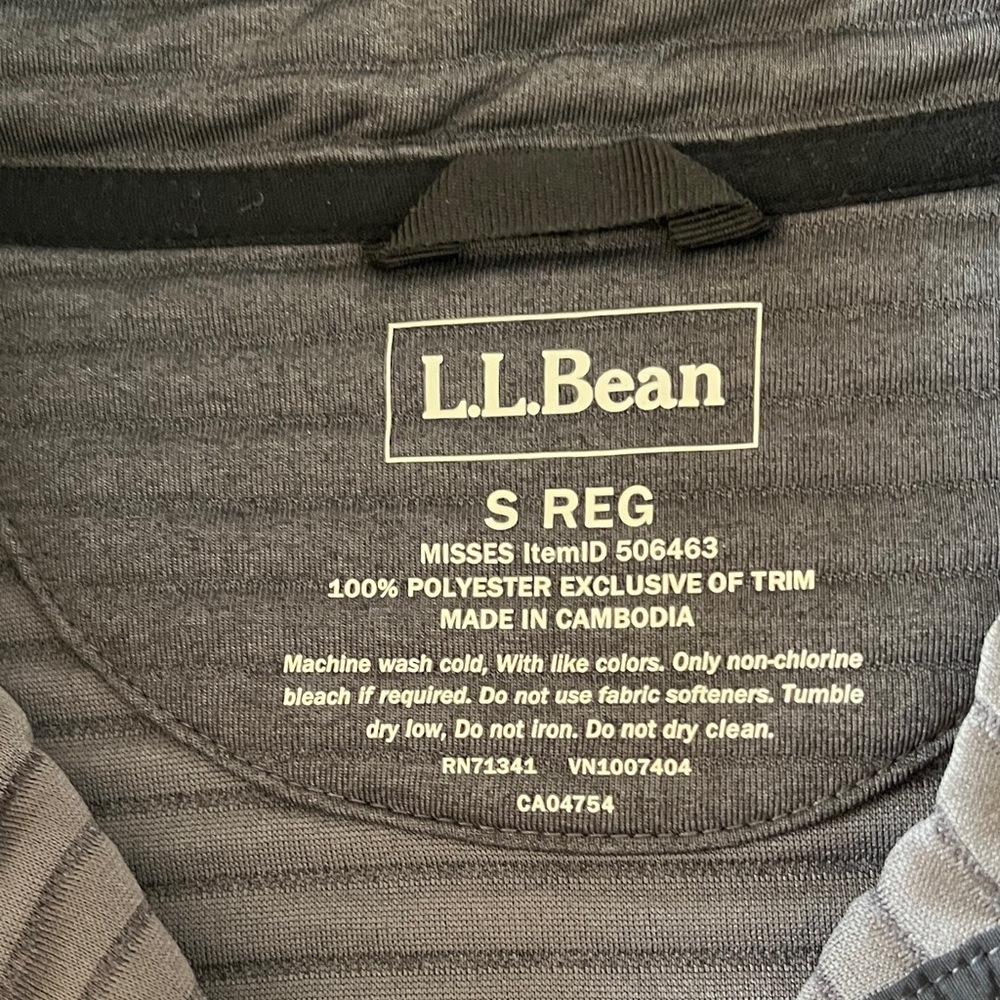 L.L. Bean Black Quilted Top with Green Logo Patch - Picture 3 of 5